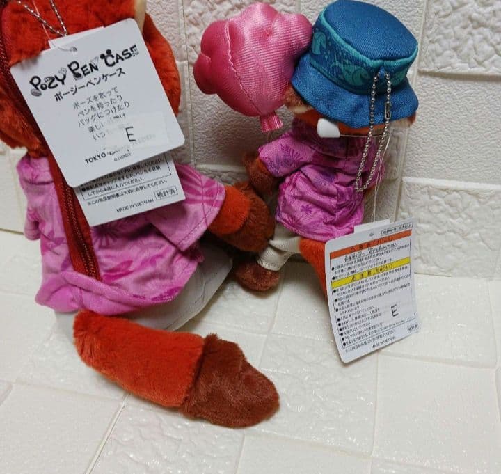 ズートピア　ポージーペンケース　ぬいぐるみバッジ　ニック　2点セット