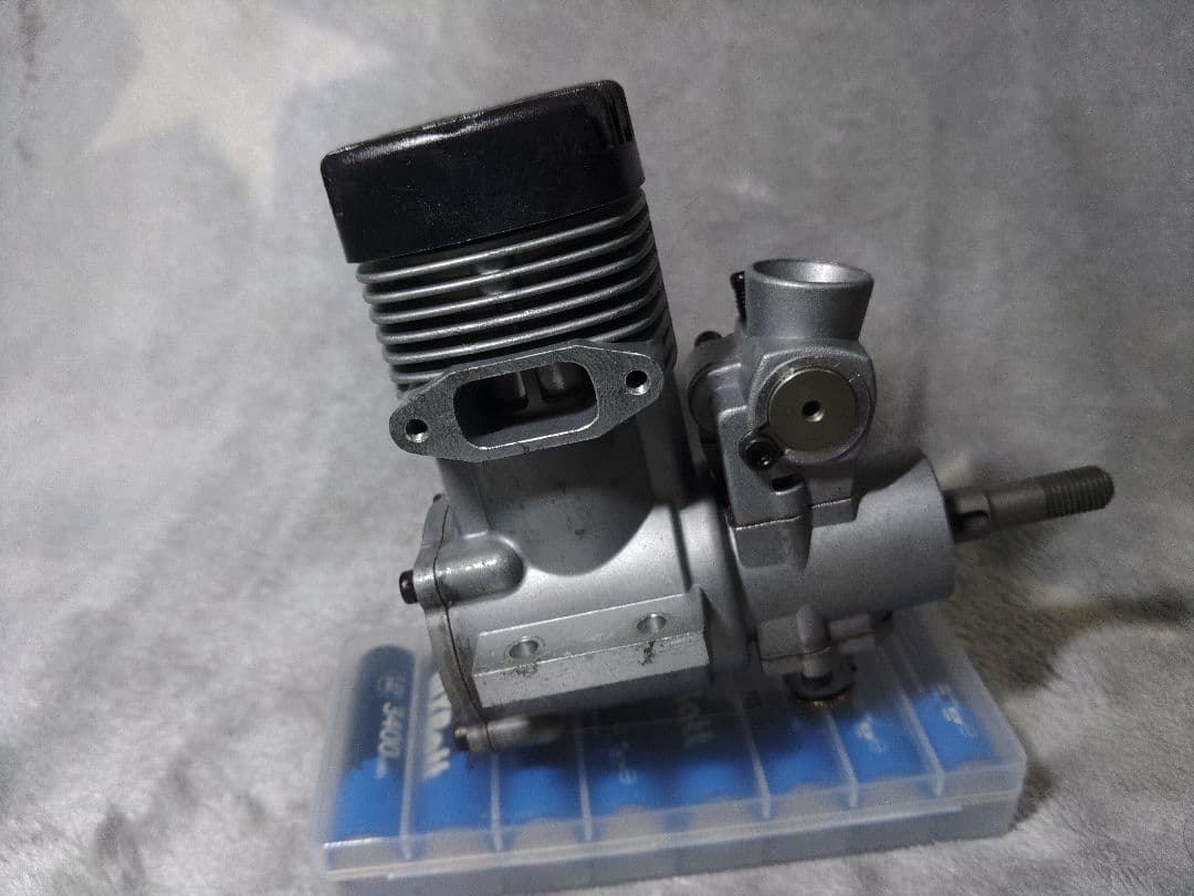 YS 61ロングラジコンヘリ　エンジン