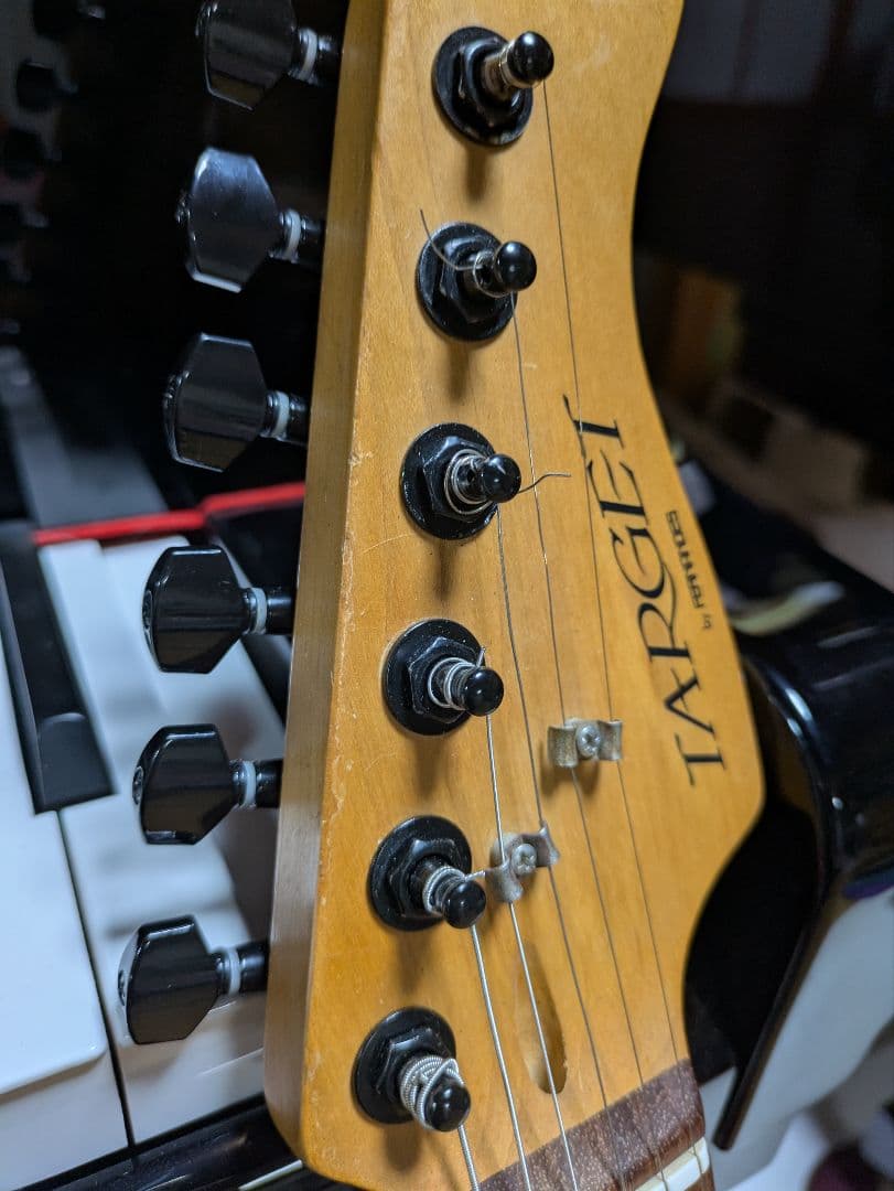 TARGET　レッド ストラトキャスタータイプ エレキギター　フェルナンデス