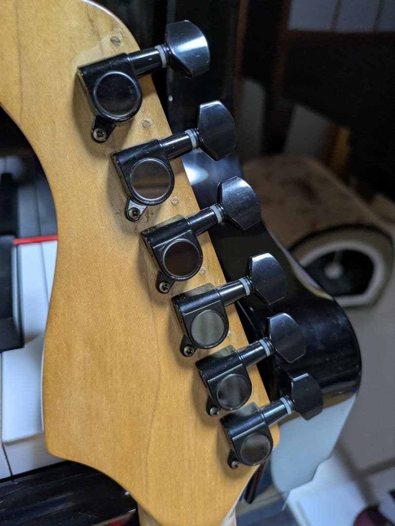 TARGET　レッド ストラトキャスタータイプ エレキギター　フェルナンデス