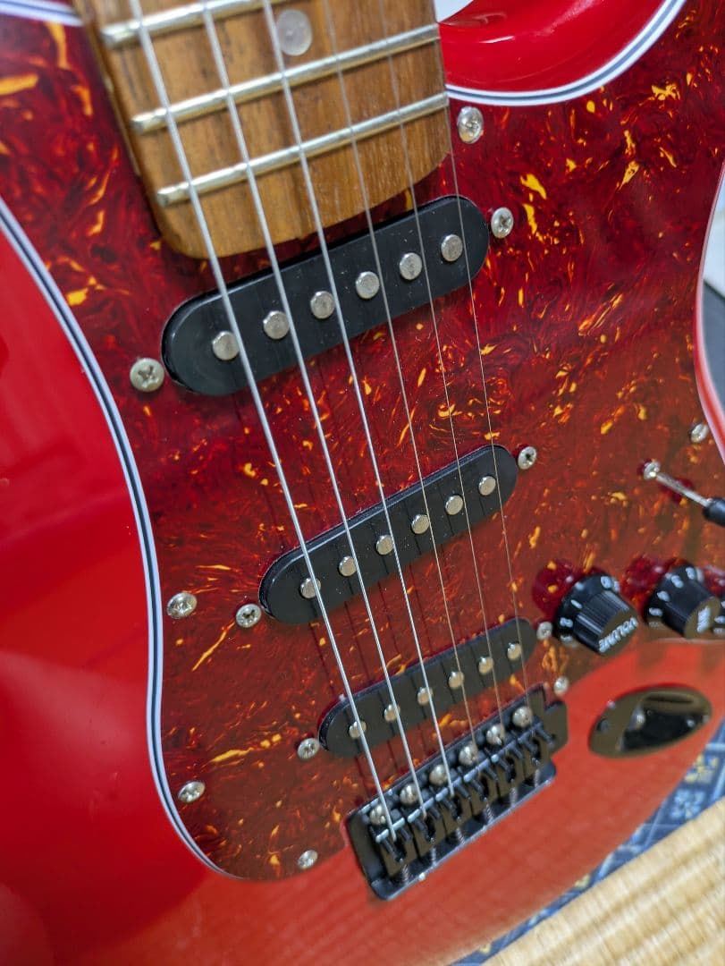 TARGET　レッド ストラトキャスタータイプ エレキギター　フェルナンデス