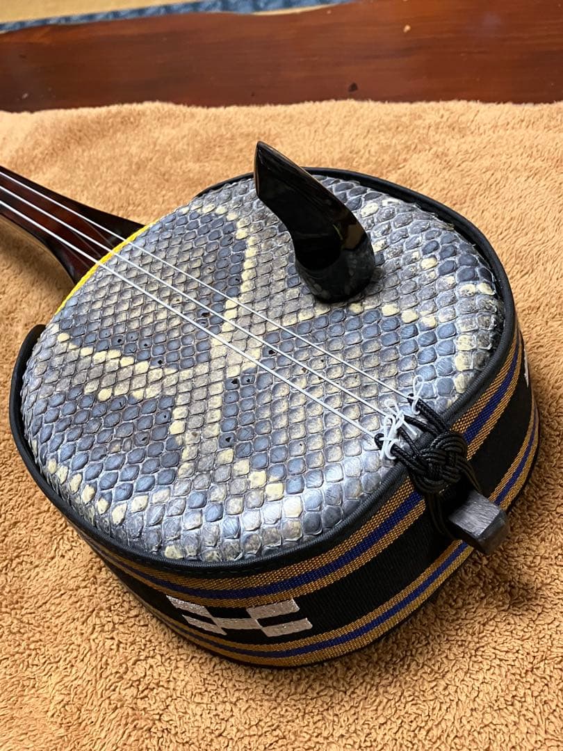 沖縄三線上質クルチ真壁型本皮一枚張りスンチ塗り期間限定出品