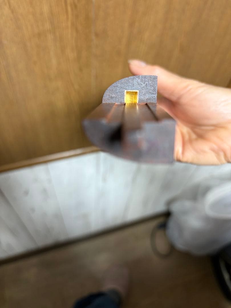 三味線　細棹　トチ紅木　子持ち綾杉胴　金細　二本溝