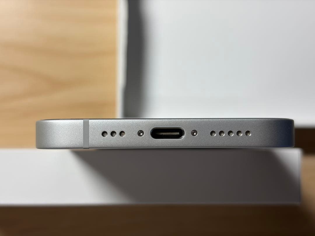 超美品 Apple iPhone 16e 256GB ホワイト