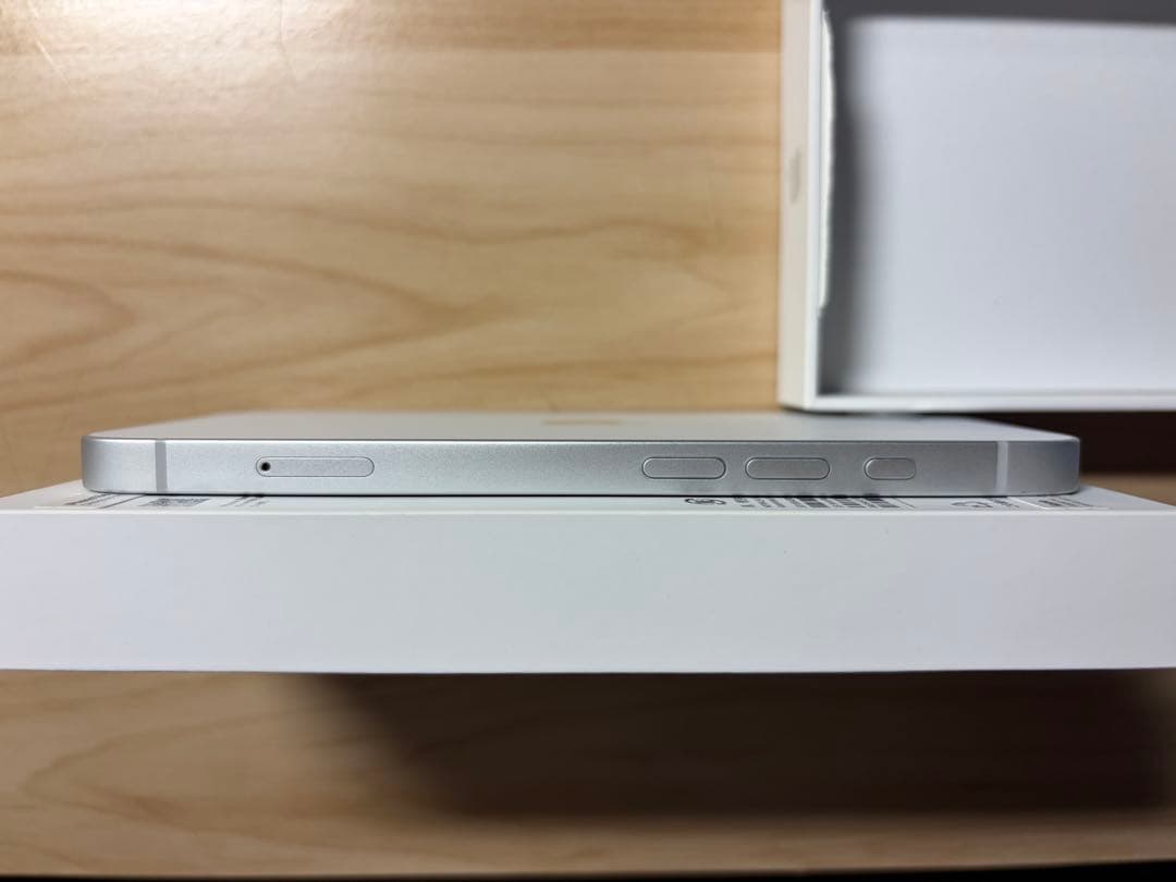 超美品 Apple iPhone 16e 256GB ホワイト