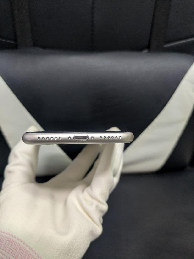 極美品　iPhone　SE 第3世代　128gb 白　SIMフリー　　48