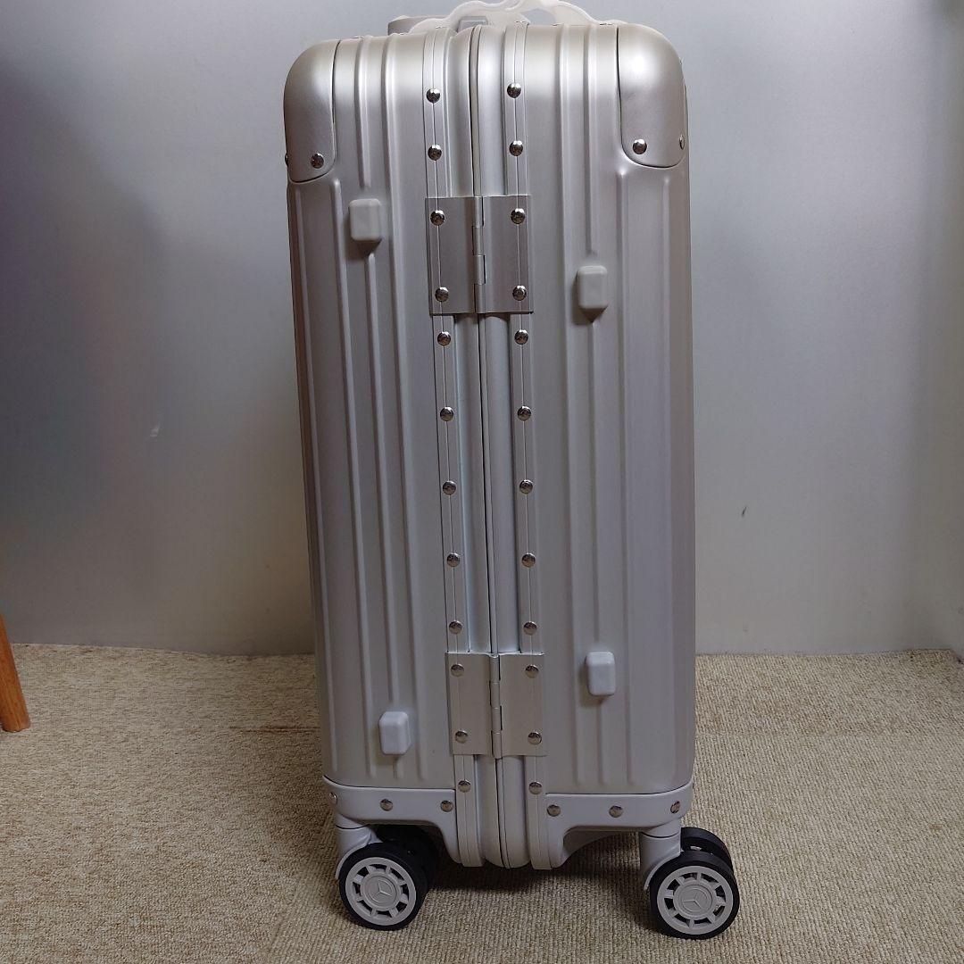 未使用 メルセデスベンツ 32L スーツケース 　キャリーケース　シルバー