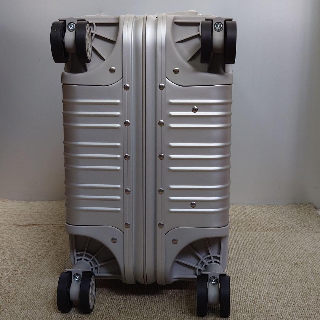 未使用 メルセデスベンツ 32L スーツケース 　キャリーケース　シルバー