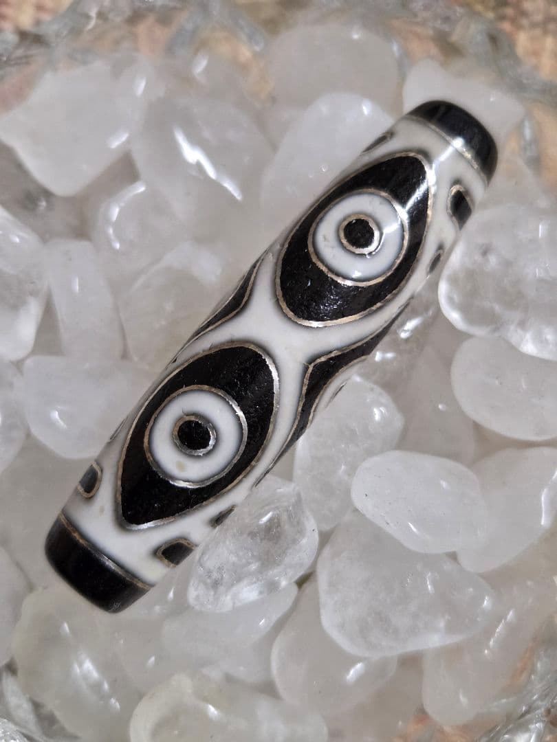 057 天珠　龍眼銀線天珠　　龍六眼　　　dzibeads！