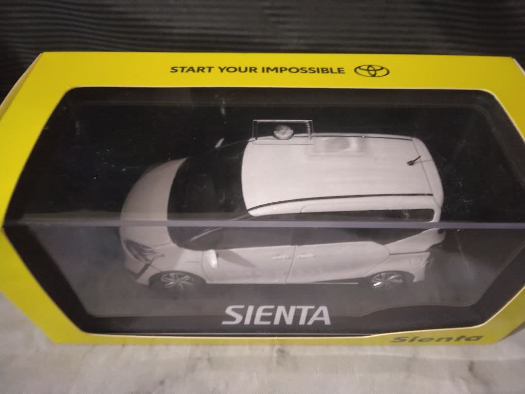 カラーサンプル　シエンタ　ホワイトパールクリスタルシャイン