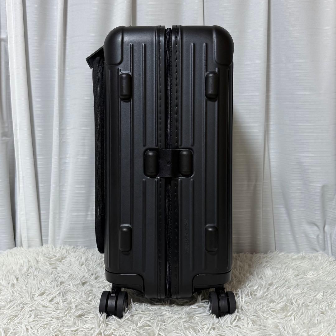 ⭐️新品未使用⭐️ RIMOWA　エッセンシャルスリーブ　キャリーケース　ブラック