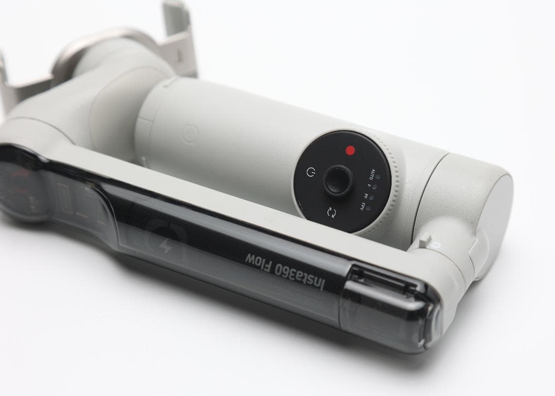 【美品】Insta360 Flow スマホ用ジンバル 3軸手ブレ補正 AI追尾
