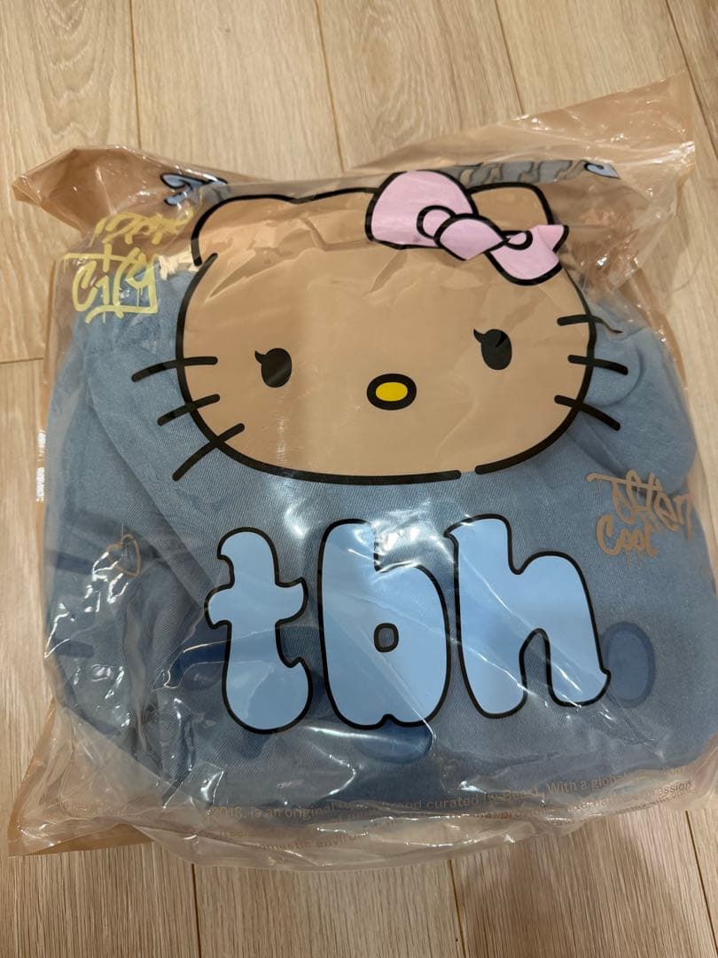 ハローキティ日焼 Hello Kitty tbh 海外限定 トラベルブランケット