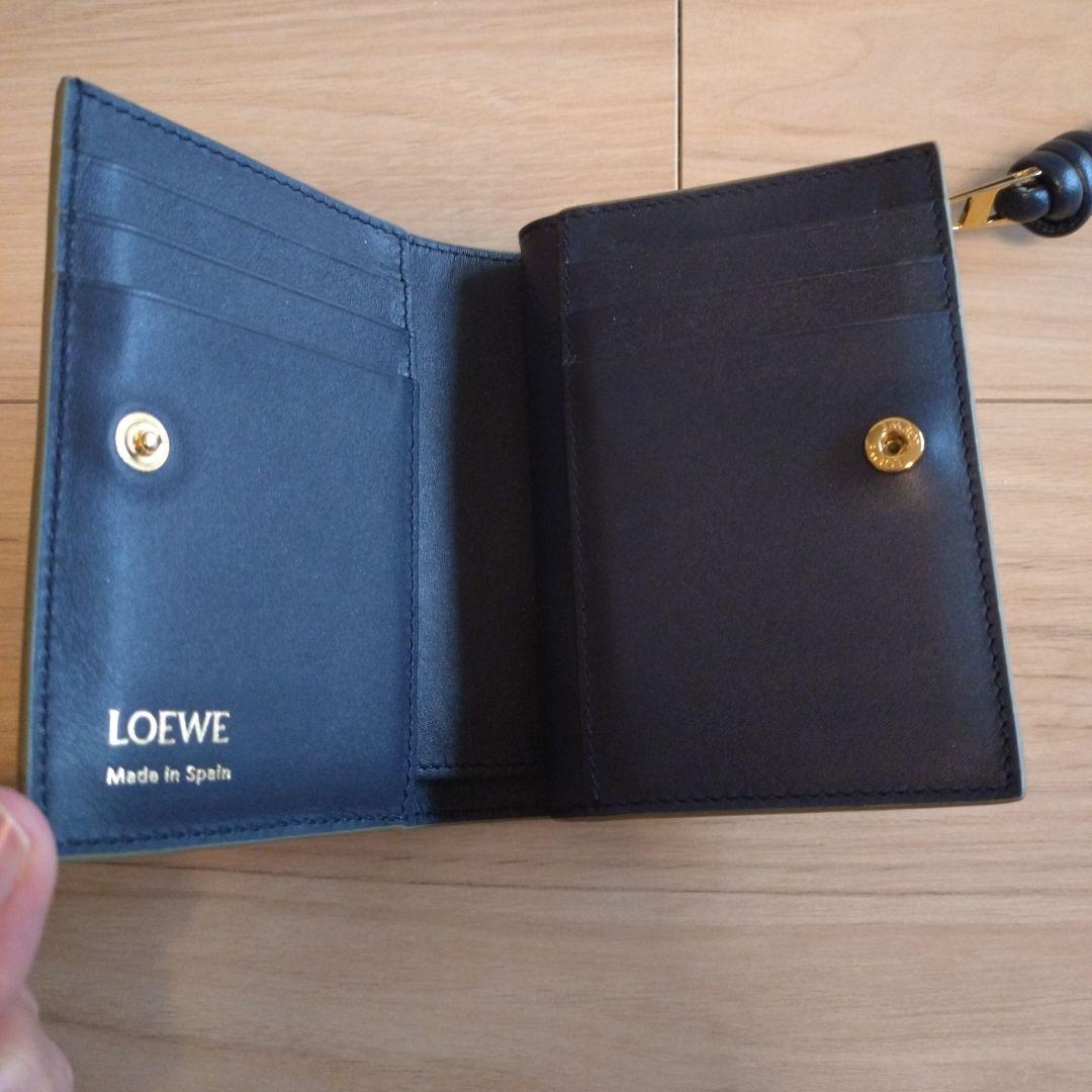 LOEWE ノット コンパクト ウォレット（シャイニーナパカーフ） 二つ折り財布