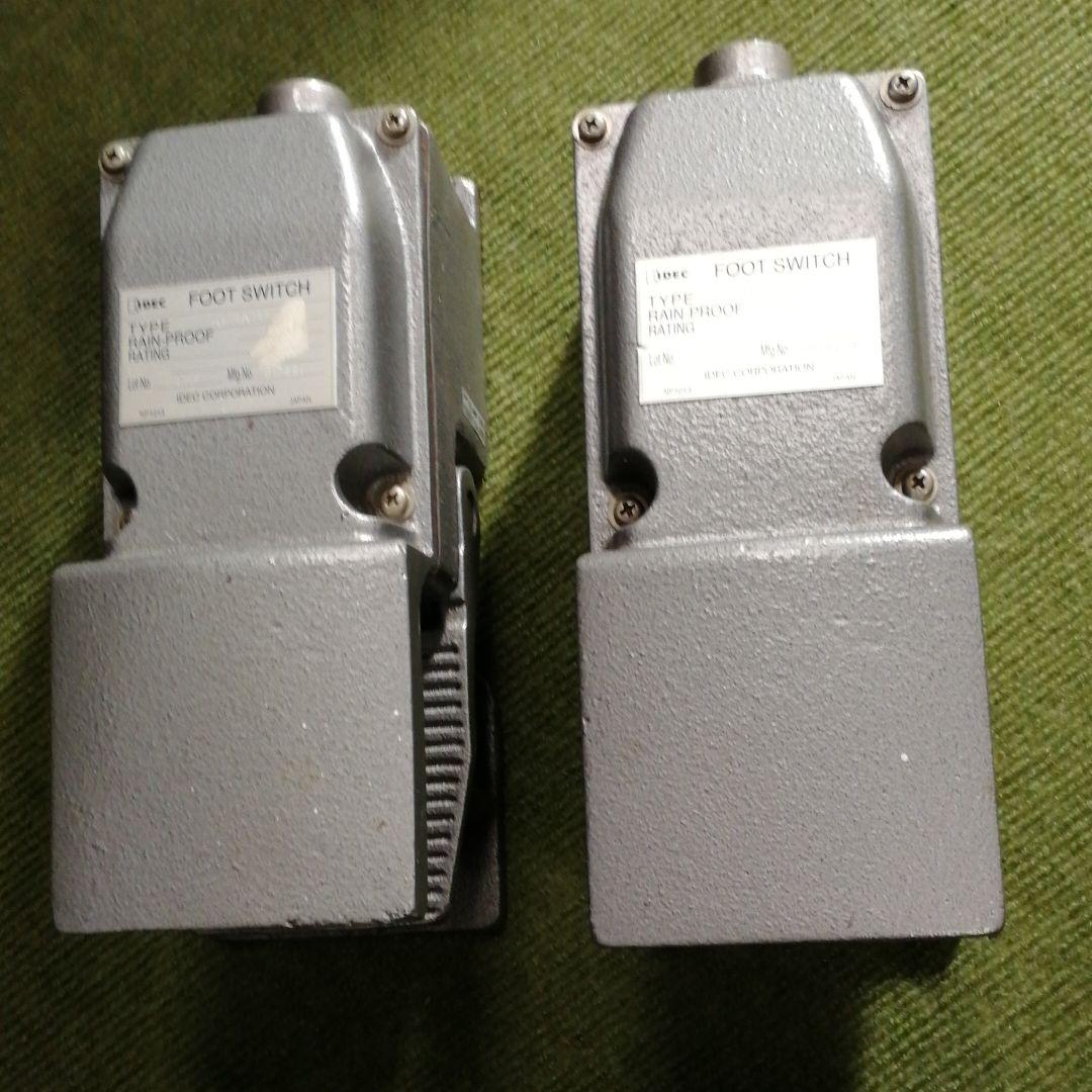 和泉電気のフットスイッチ２台