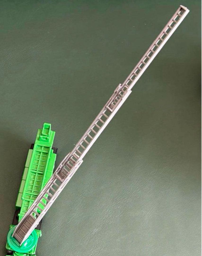 ロングトミカ アメリカン ハシゴ消防車 グリーン