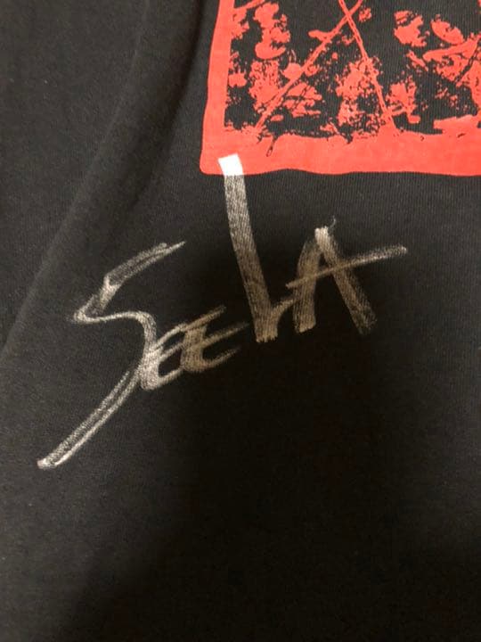 デランジェ サイン入りTシャツ