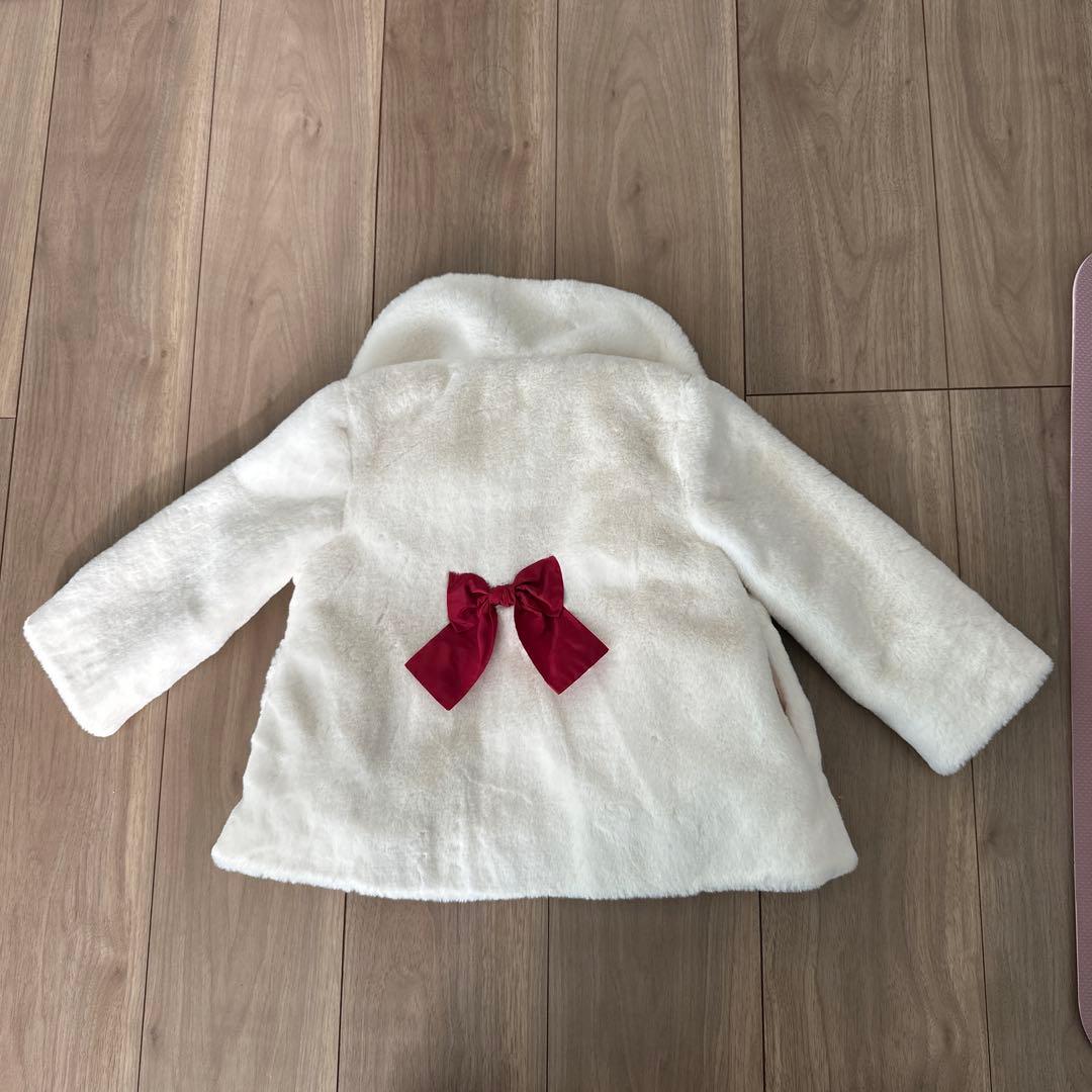 ま*ぎ様 ウサギモチーフの白いアウター