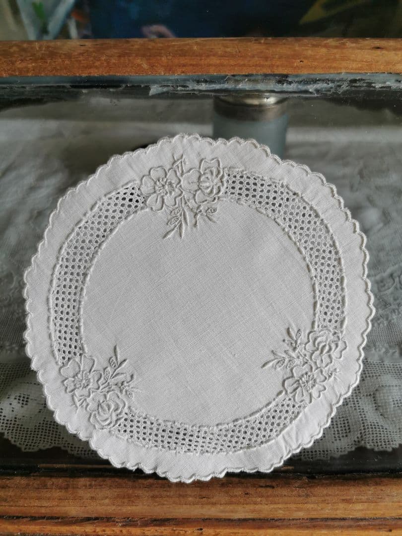 アンティーク桜刺繍ドイリー シュバルム透かしローズステッチ マディラ刺繍レースα