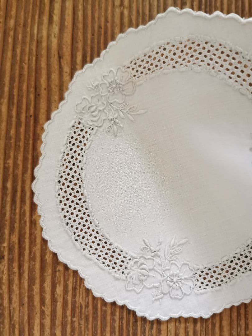 アンティーク桜刺繍ドイリー シュバルム透かしローズステッチ マディラ刺繍レースα