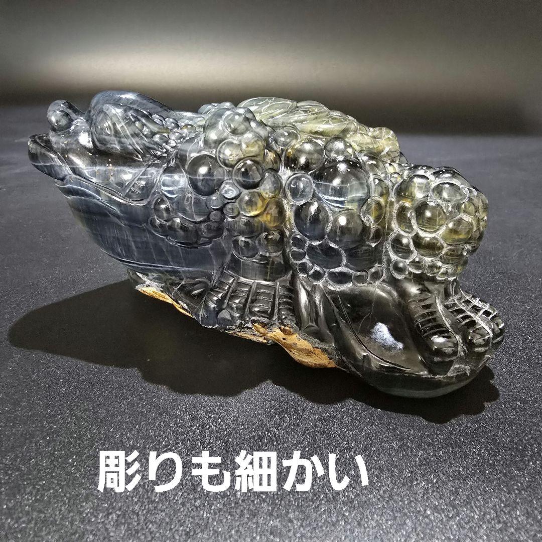 V3　青虎目石の三本足の蛙　ブルータイガーアイ　銭蛙　珍品　天然石