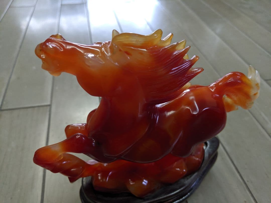 【中国高級美術】赤瑪瑙 飛ぶ馬の置物 台座付 箱付き 鑑賞