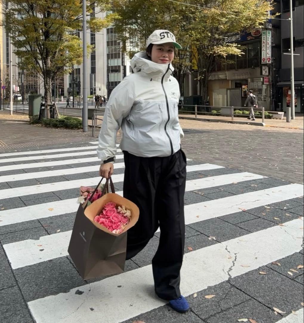 田中シェンさん着用 STUSSY アーチロゴ キャップ