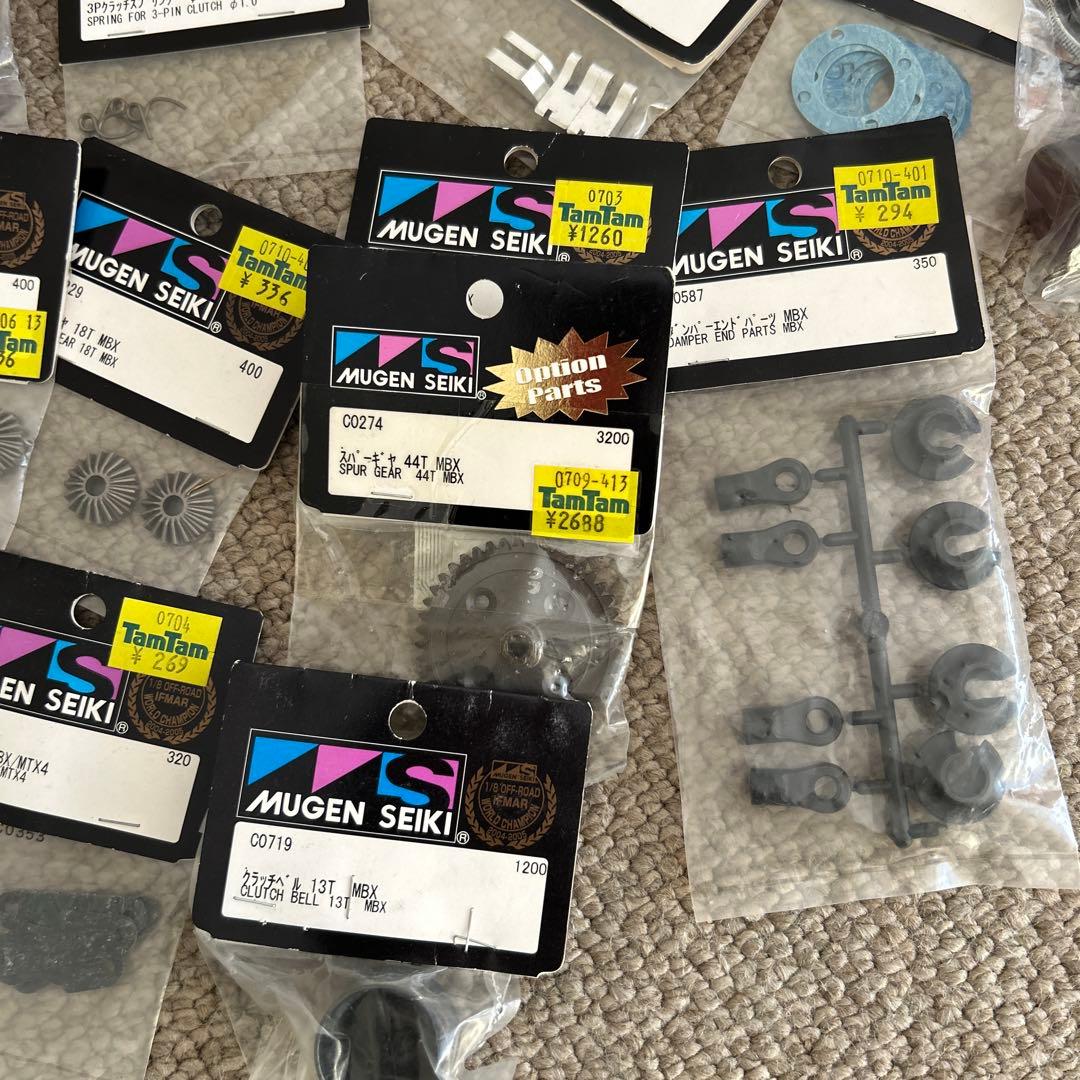 Mugen Seiki MBX5Tエンジンカー