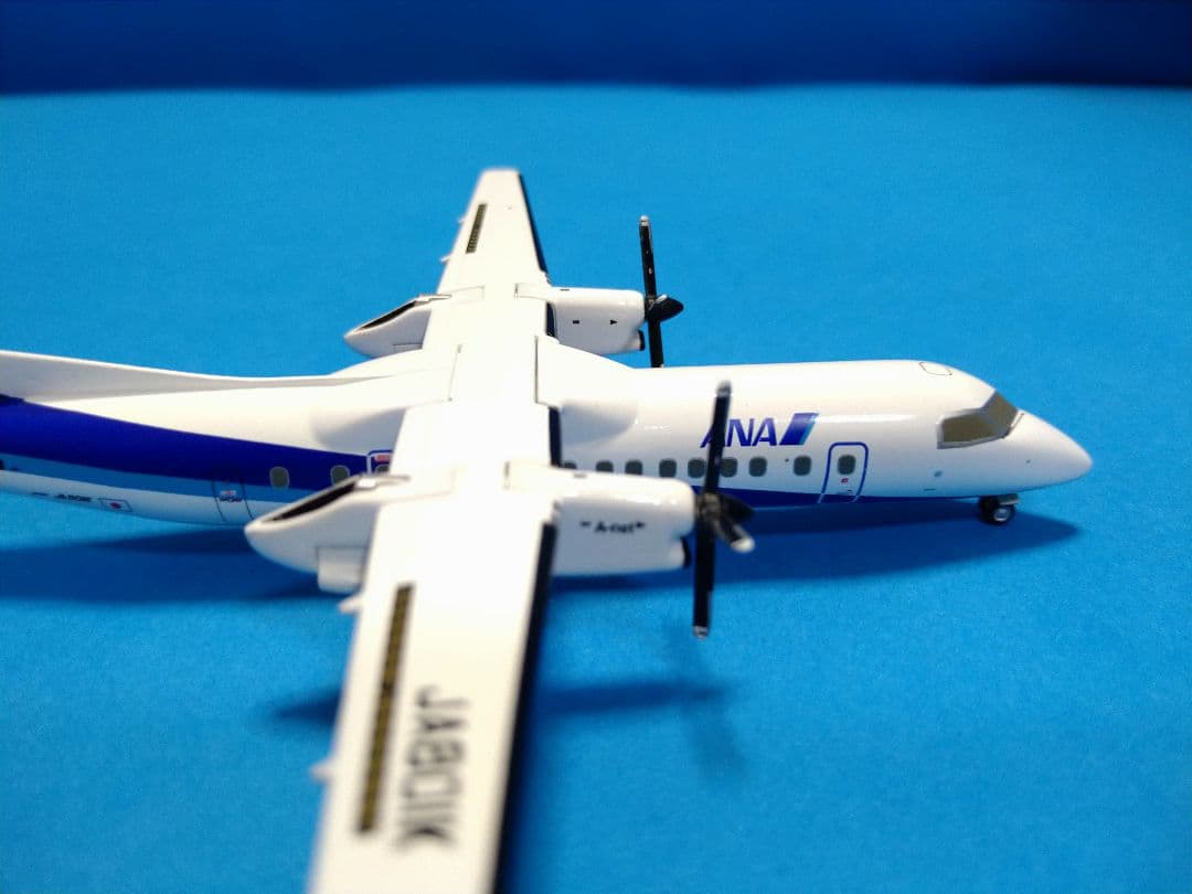 ANA全日空　DHC-8-300 JA801K 1/200