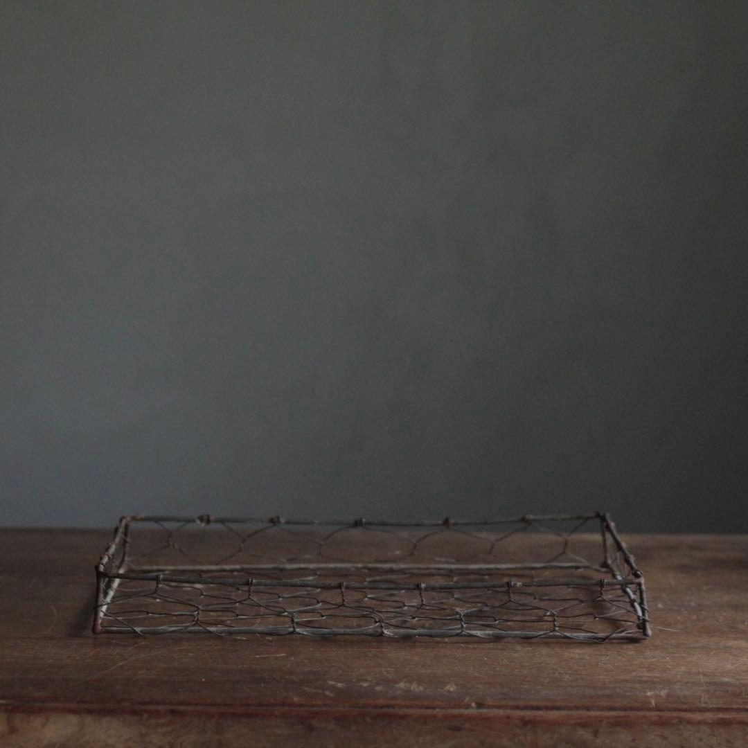 鉄あるいはブリキを編んだ トレイ 籠 坂田さん的 古道具 オブジェ アンティーク