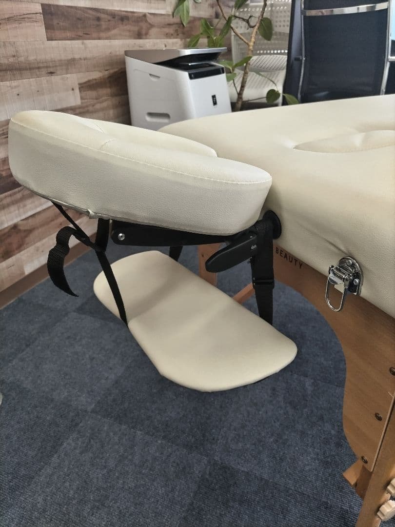 SEVEN BEAUTY 折りたたみマッサージベッド クリーム色