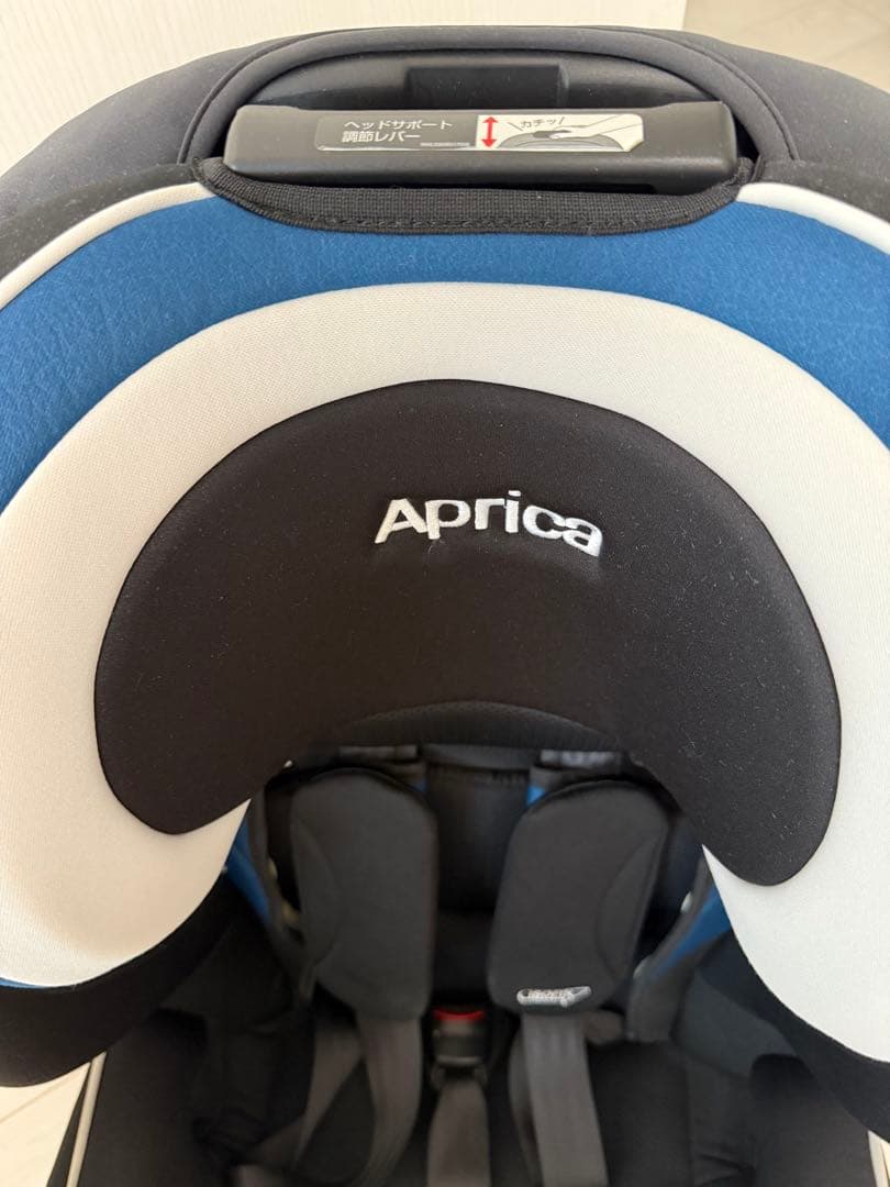 美品　Aprica チャイルドシート 車用 formfit ISOFIX