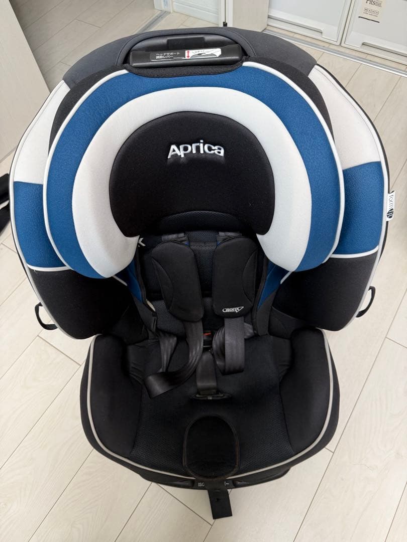 美品　Aprica チャイルドシート 車用 formfit ISOFIX