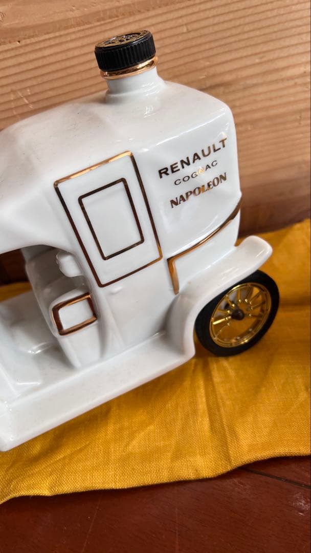 RENAULT エクスト　クラシックカーボトル