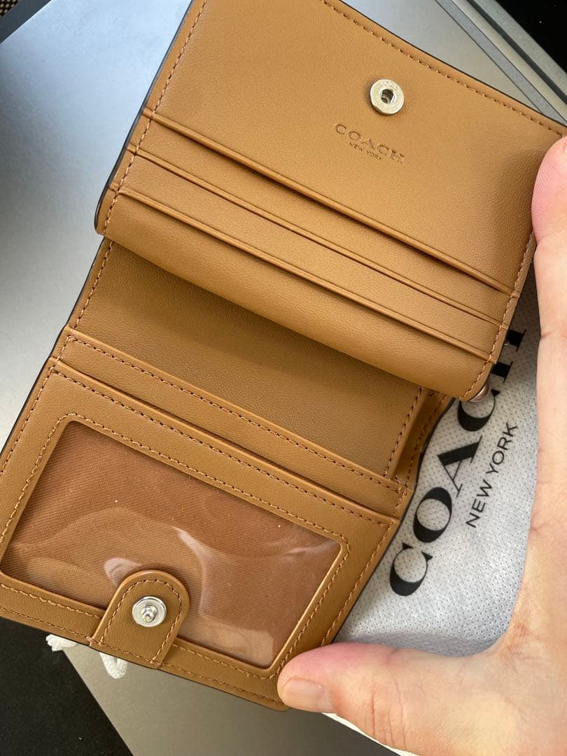 COACH 新品 2つ折り財布 ケース付　新色ペパーミント