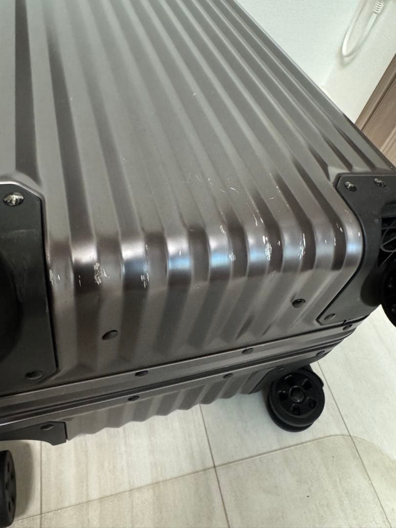 メルセデスベンツ　AMG 32リットル　キャリーケース　中古品