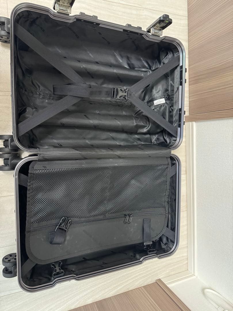 メルセデスベンツ　AMG 32リットル　キャリーケース　中古品