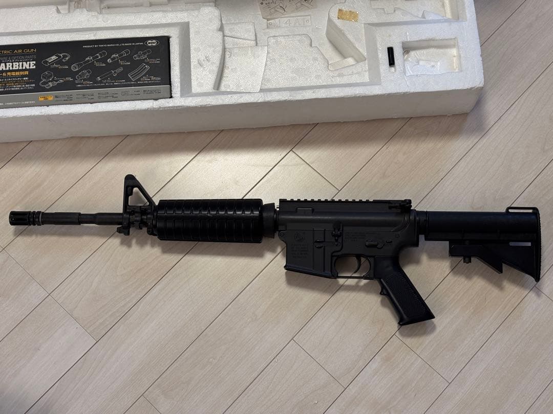 東京マルイ　M4A1 CARBINE 電動ガン スコープ、サブマガジン付き