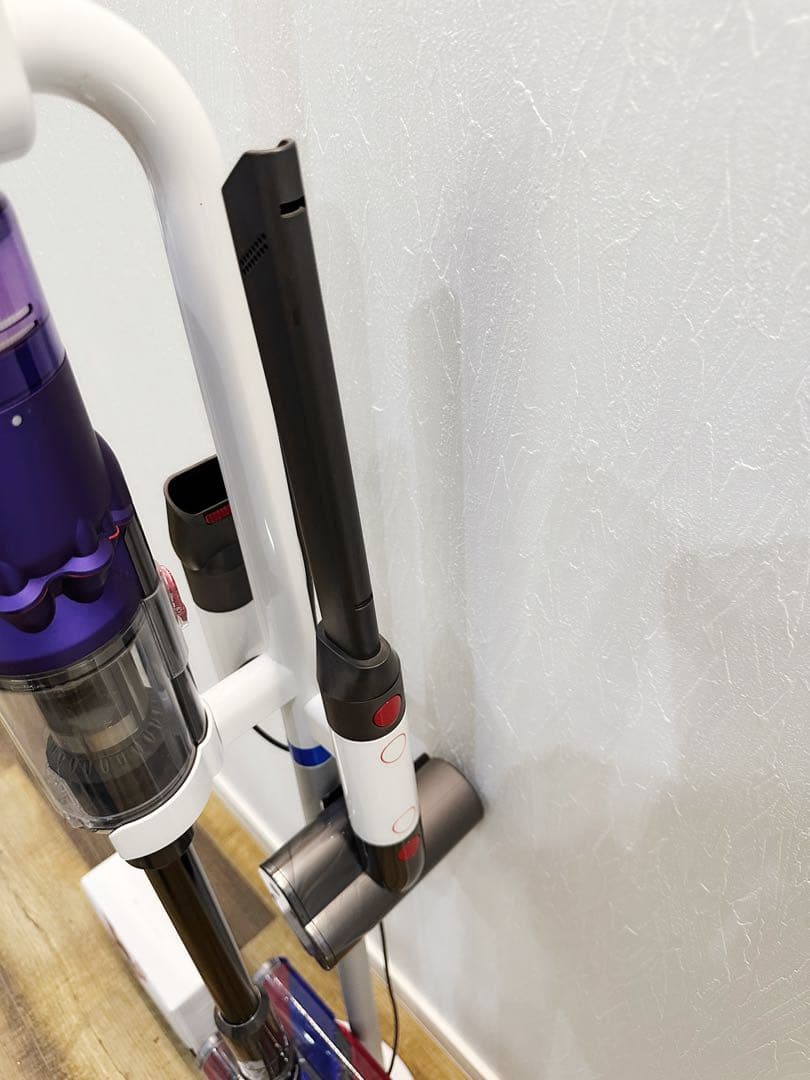 【ジャンク品】Dyson 掃除機SV19 ＆充電器＆スタンド＆予備バッテリー付き
