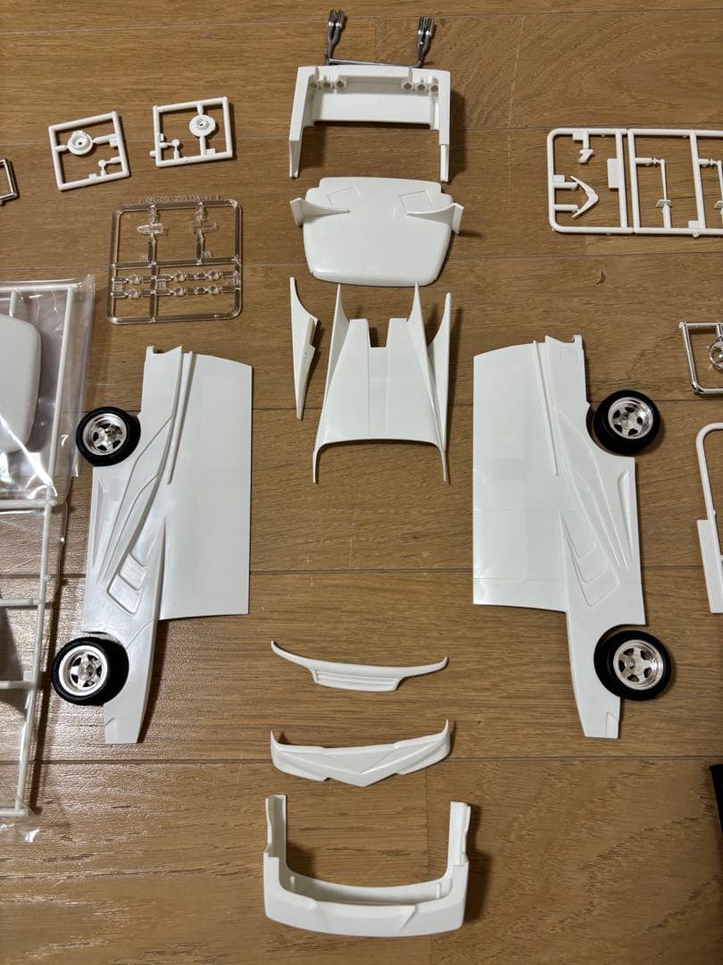 アオシマ1/24アズマックス100ハイエース、バニングパーツセット(ジャンク品)