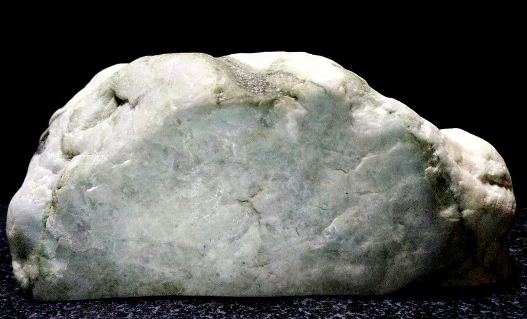 ★翡翠原石★糸魚川硬玉【小滝灰ラベ・転石・切り出し❶1319ｇ】