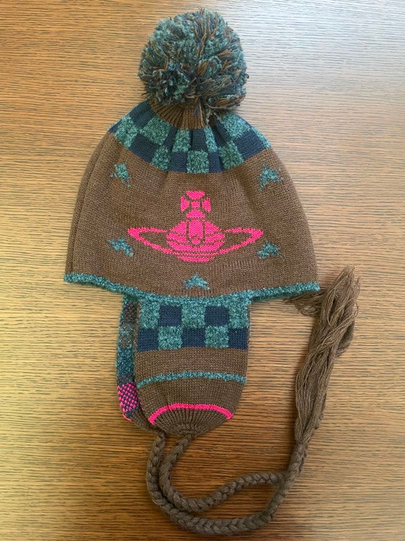 【Vivienne Westwood 耳当て付きニット帽子】