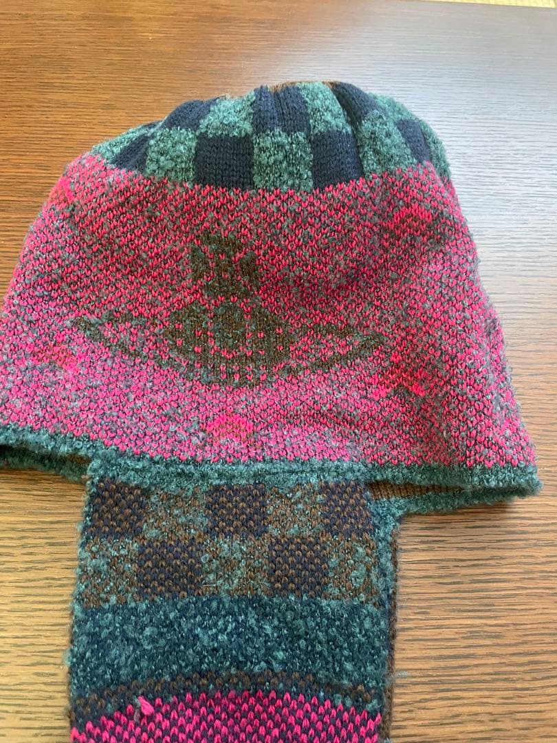 【Vivienne Westwood 耳当て付きニット帽子】