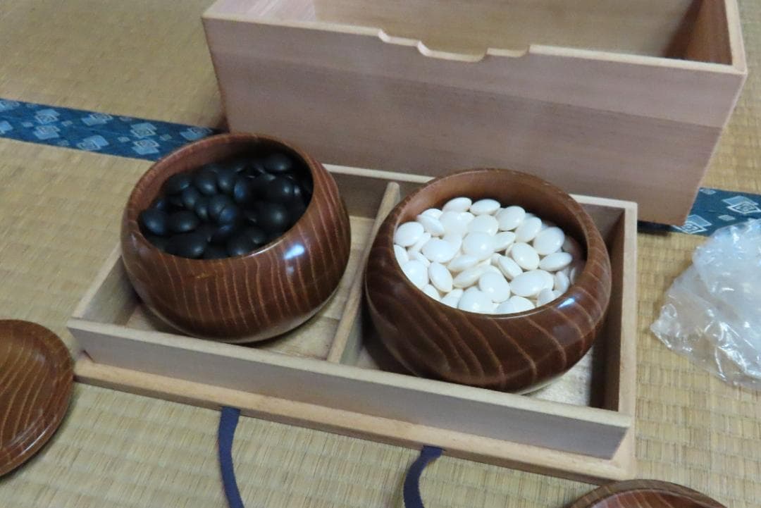 高級碁盤セット（本榧碁盤　天地柾7.8寸、碁石）