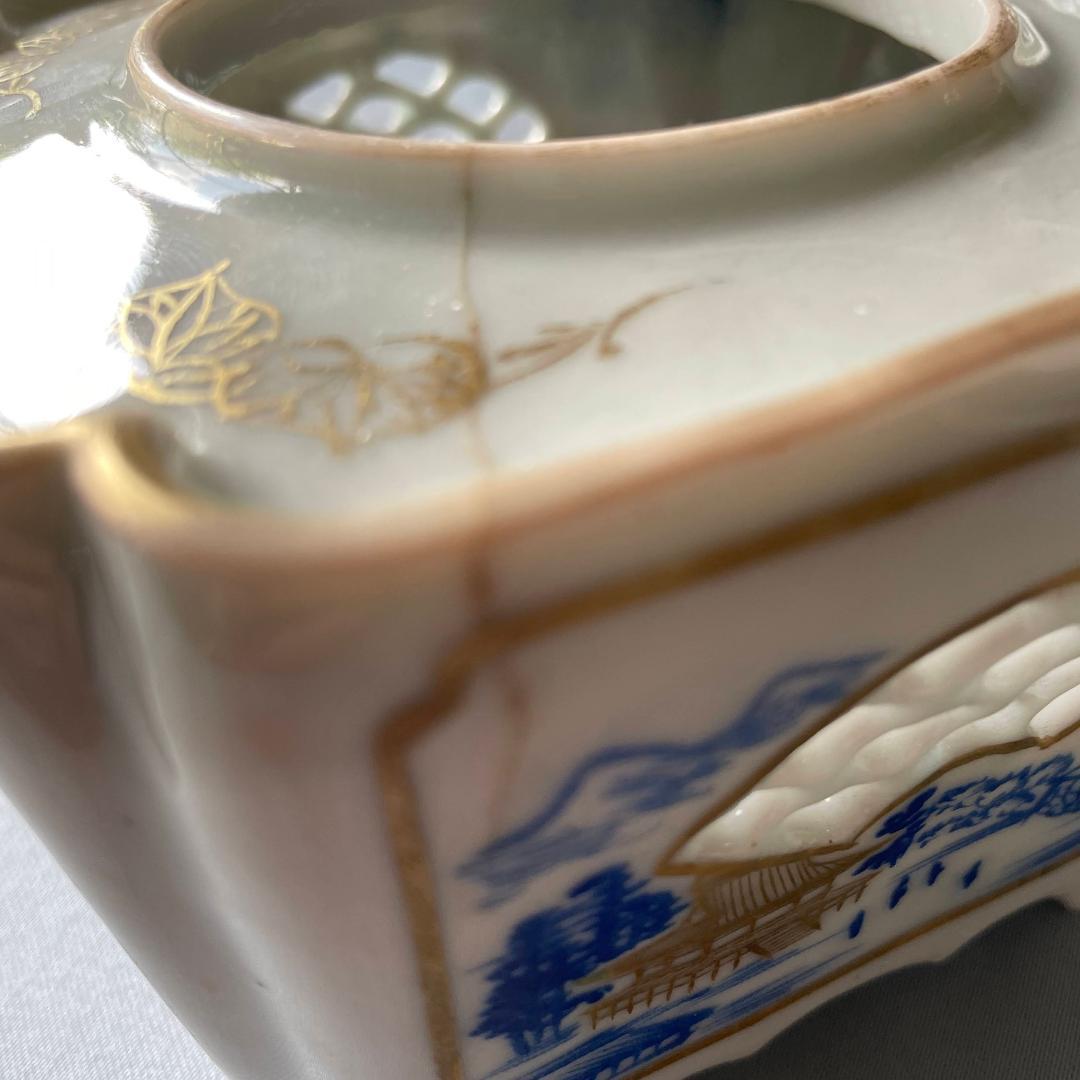 京の骨董品です！少し大きめ 四角の盃台 金彩 染付 長寿盃付 K2532