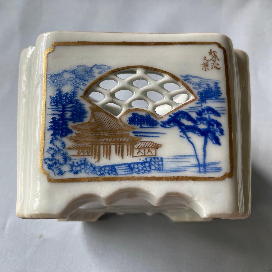 京の骨董品です！少し大きめ 四角の盃台 金彩 染付 長寿盃付 K2532