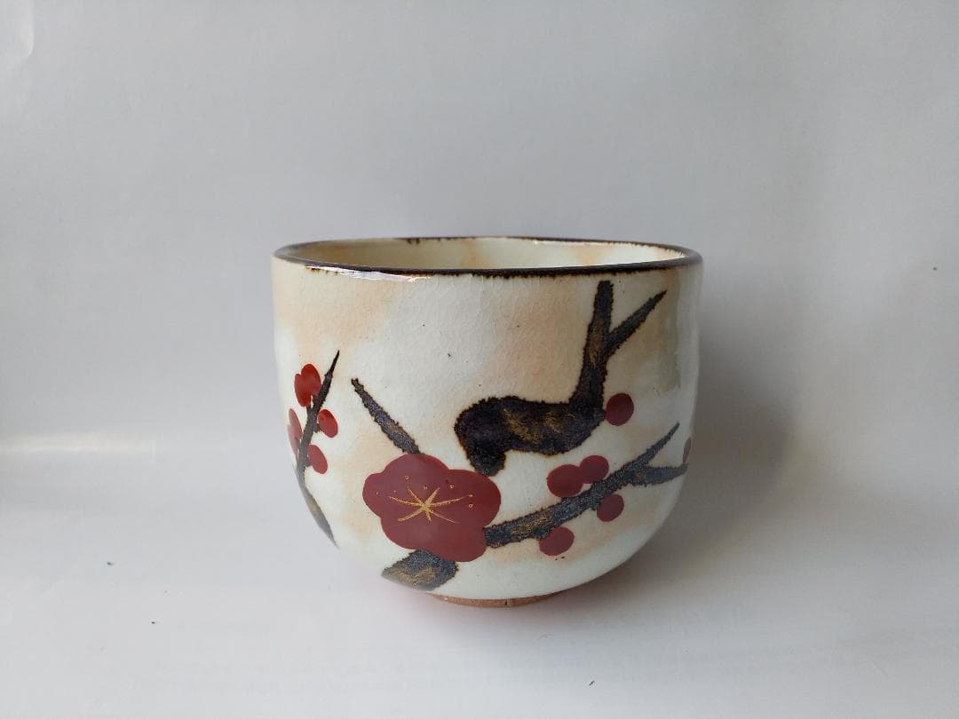 一三窯 北風一三 紅梅茶碗 共箱 栞 茶道具 抹茶碗 新品 未使用 です。