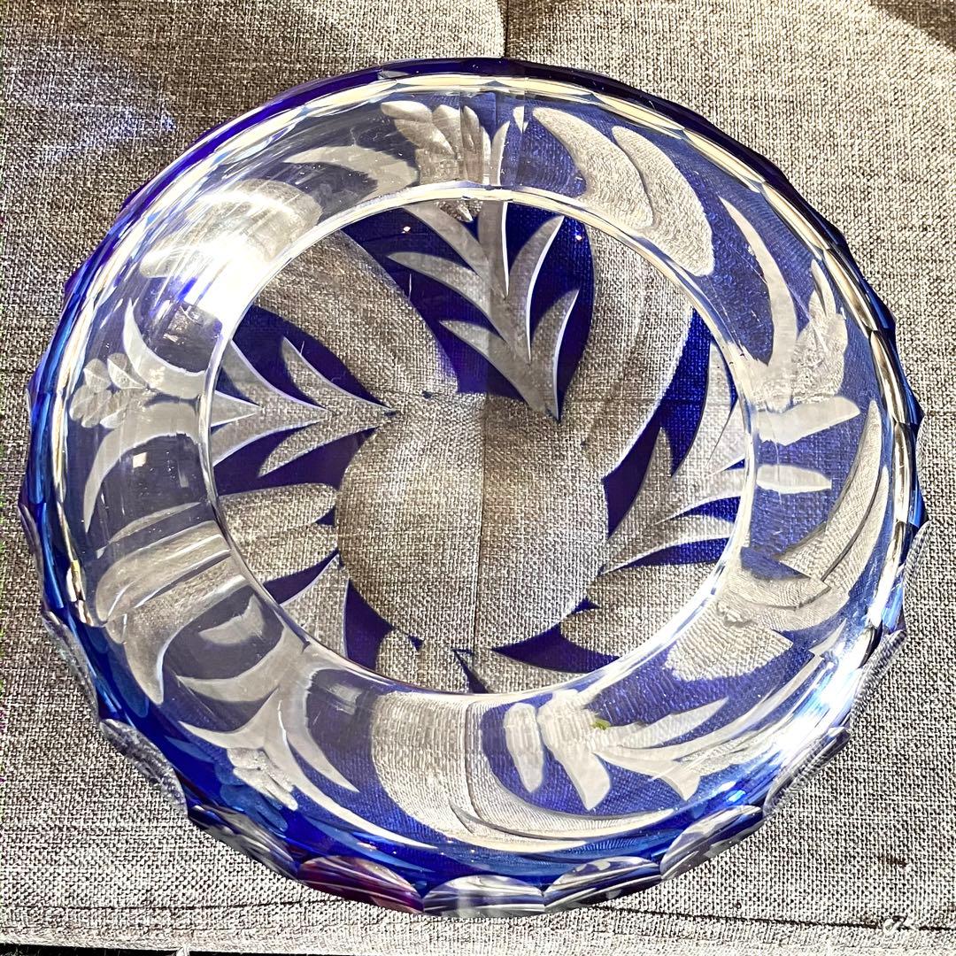 昭和レトロ　アンティーク　手作りガラス　切子の灰皿　切子青被せ