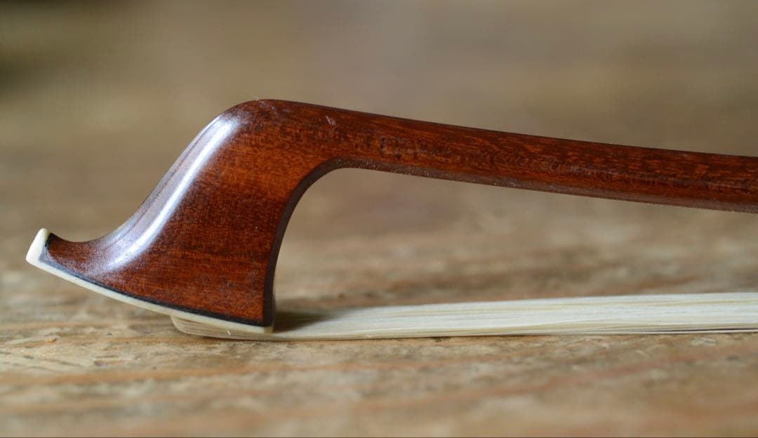 4/4 銀黒檀チェロ弓　美杢フェルナンブコ　80.6g