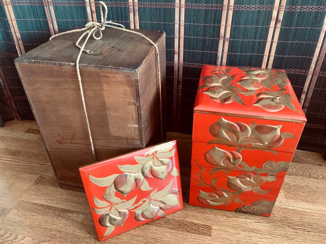 重箱　四段　共箱付